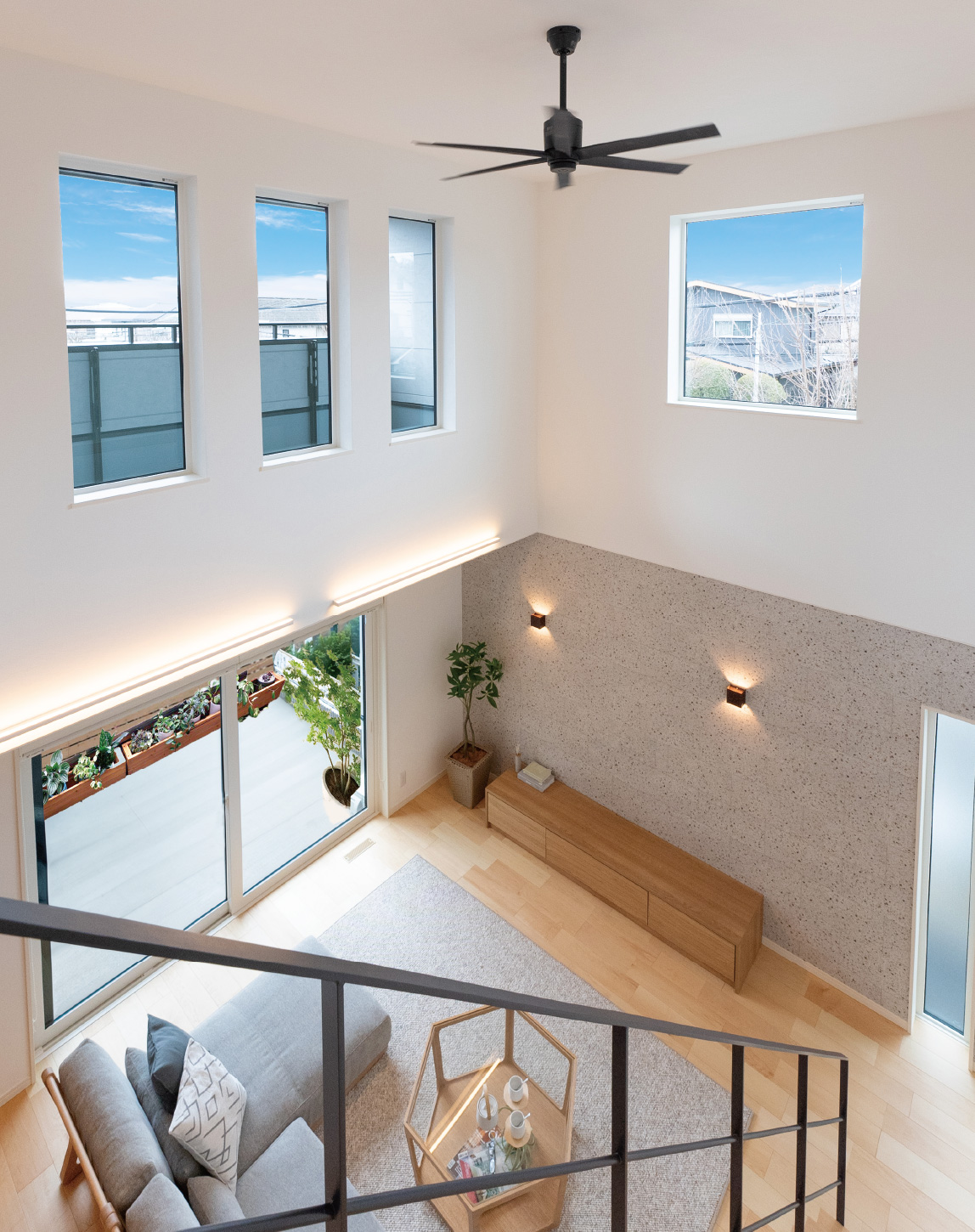 採光性豊かな南向きの邸